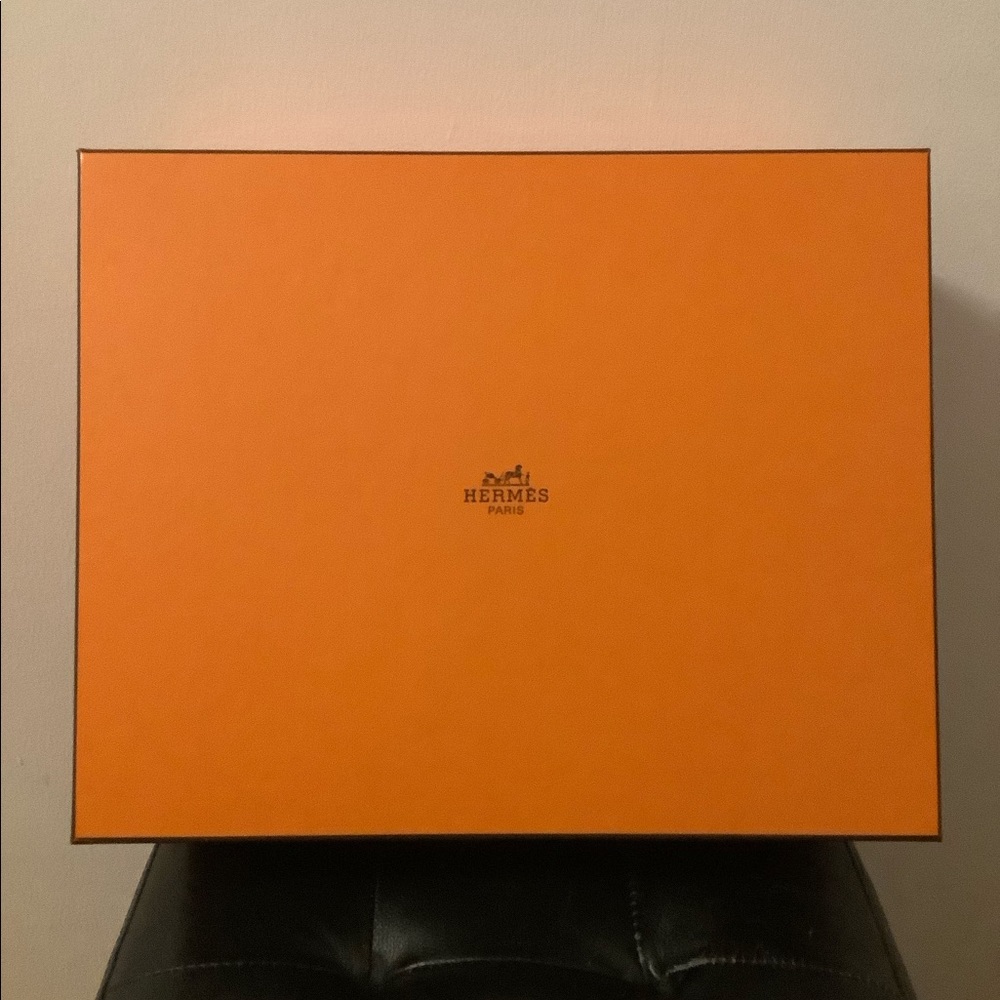 💯Auth. Hermès Orange Foldable Storage Box with Ribbon